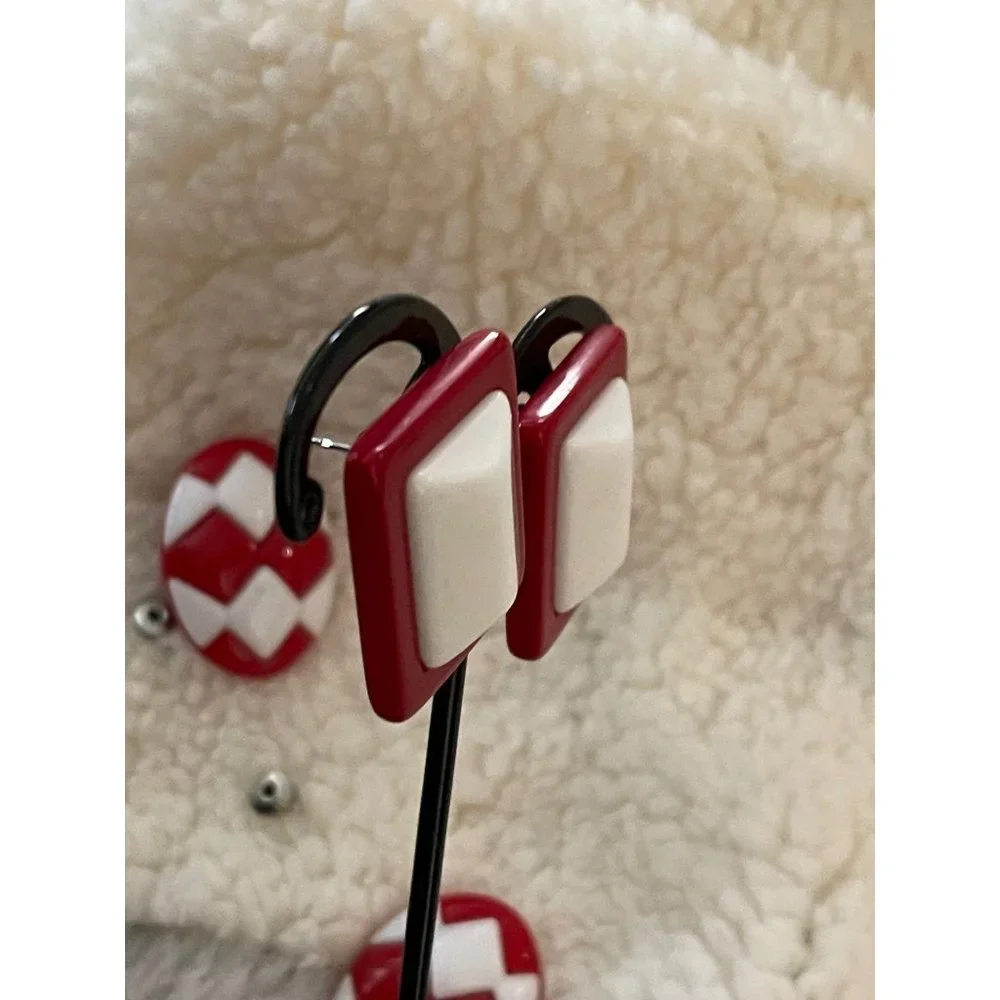 Vintage Red/White Design Pierced Earrings 2-Pairs - Picture 6 of 12